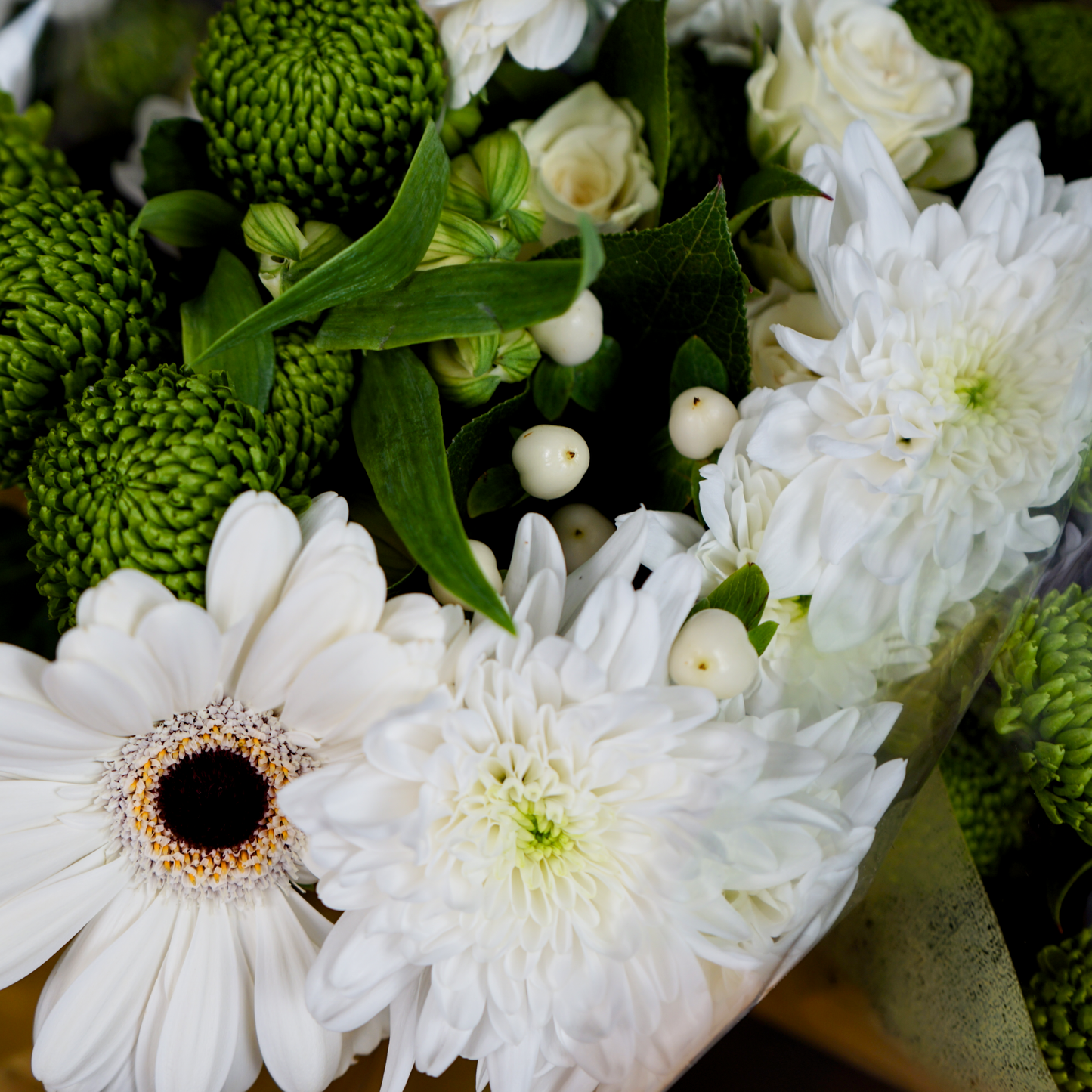 10 Stem White Bouquet (10 Bunches)